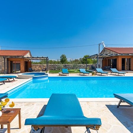 New! Promina Luxury Villa With 72Sqm Heated Pool, Jacuzzi, Infrared Sauna, Tennis Court, Media Room Bogatic Bagian luar foto