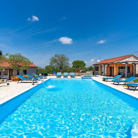 New! Promina Luxury Villa With 72Sqm Heated Pool, Jacuzzi, Infrared Sauna, Tennis Court, Media Room Bogatic Bagian luar foto