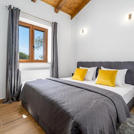 New! Promina Luxury Villa With 72Sqm Heated Pool, Jacuzzi, Infrared Sauna, Tennis Court, Media Room Bogatic Bagian luar foto