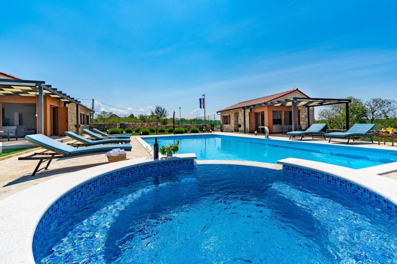 New! Promina Luxury Villa With 72Sqm Heated Pool, Jacuzzi, Infrared Sauna, Tennis Court, Media Room Bogatic Bagian luar foto