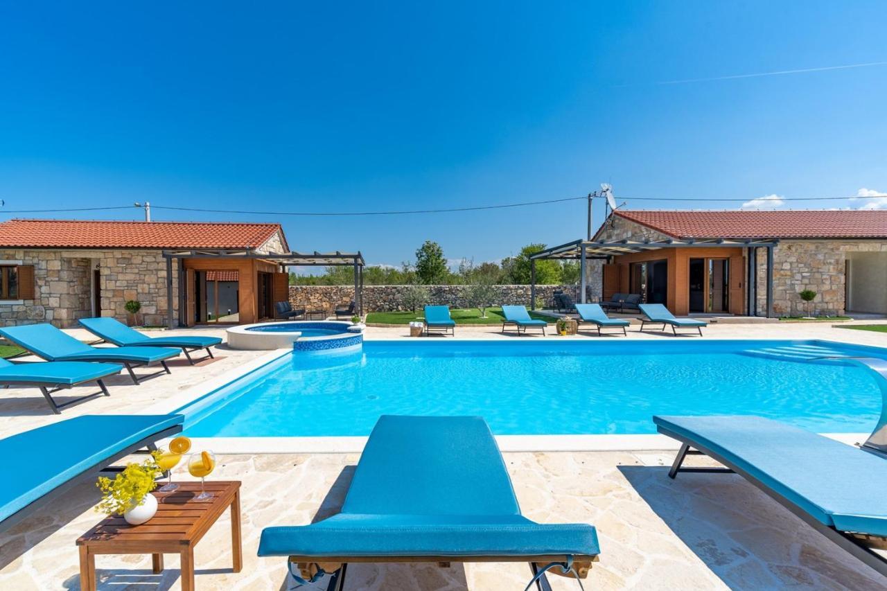 New! Promina Luxury Villa With 72Sqm Heated Pool, Jacuzzi, Infrared Sauna, Tennis Court, Media Room Bogatic Bagian luar foto