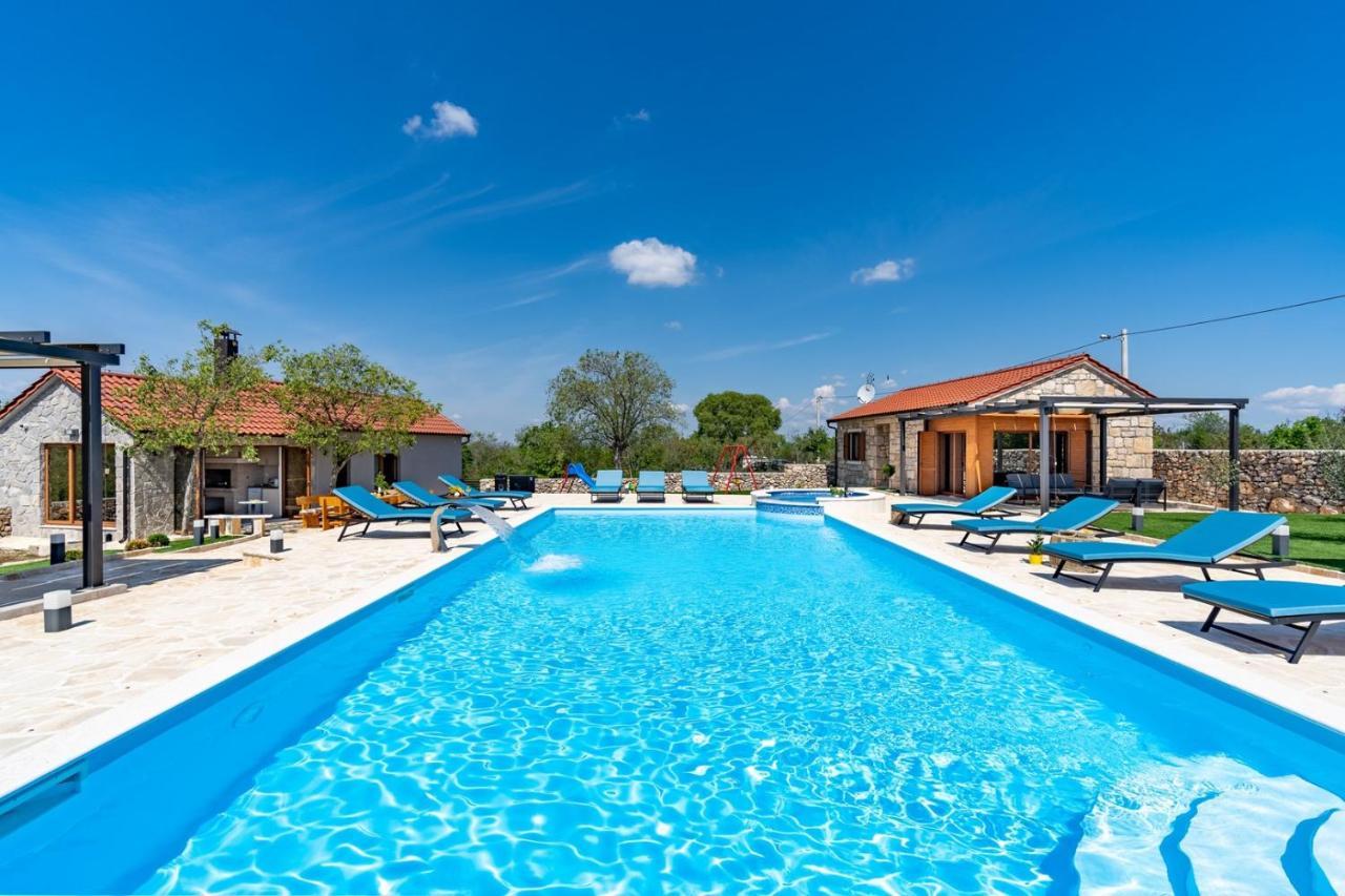 New! Promina Luxury Villa With 72Sqm Heated Pool, Jacuzzi, Infrared Sauna, Tennis Court, Media Room Bogatic Bagian luar foto