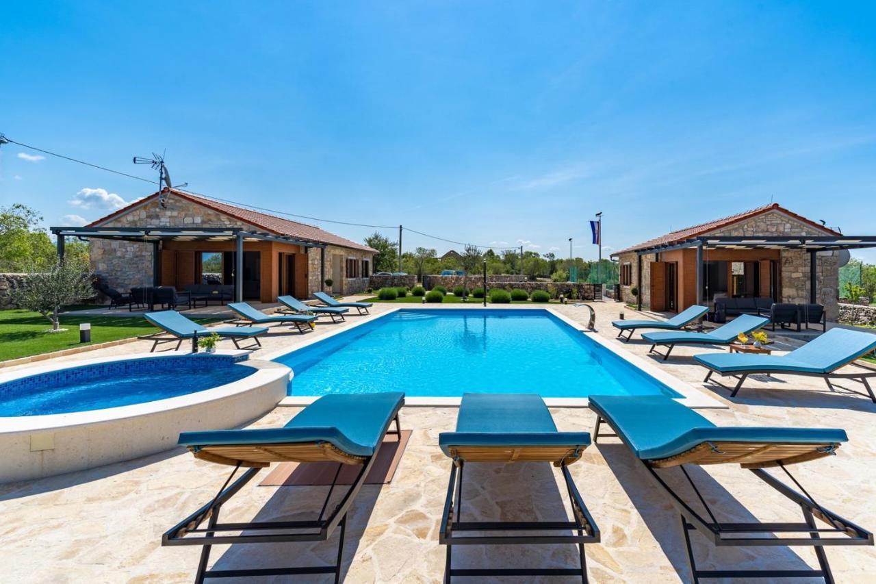 New! Promina Luxury Villa With 72Sqm Heated Pool, Jacuzzi, Infrared Sauna, Tennis Court, Media Room Bogatic Bagian luar foto