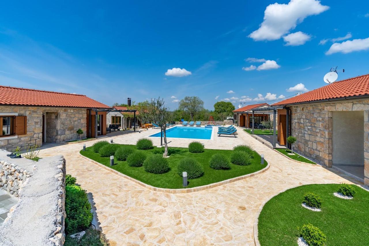 New! Promina Luxury Villa With 72Sqm Heated Pool, Jacuzzi, Infrared Sauna, Tennis Court, Media Room Bogatic Bagian luar foto