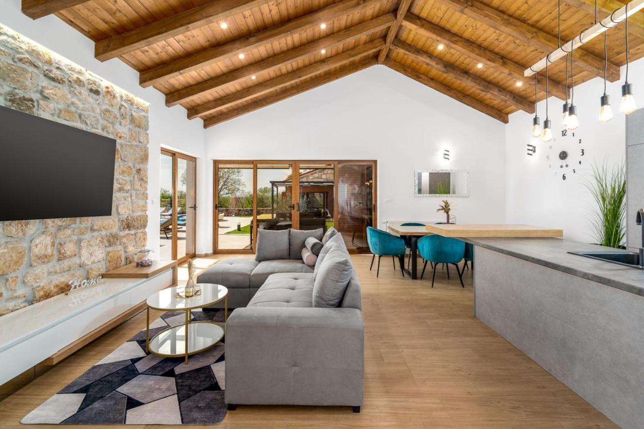 New! Promina Luxury Villa With 72Sqm Heated Pool, Jacuzzi, Infrared Sauna, Tennis Court, Media Room Bogatic Bagian luar foto