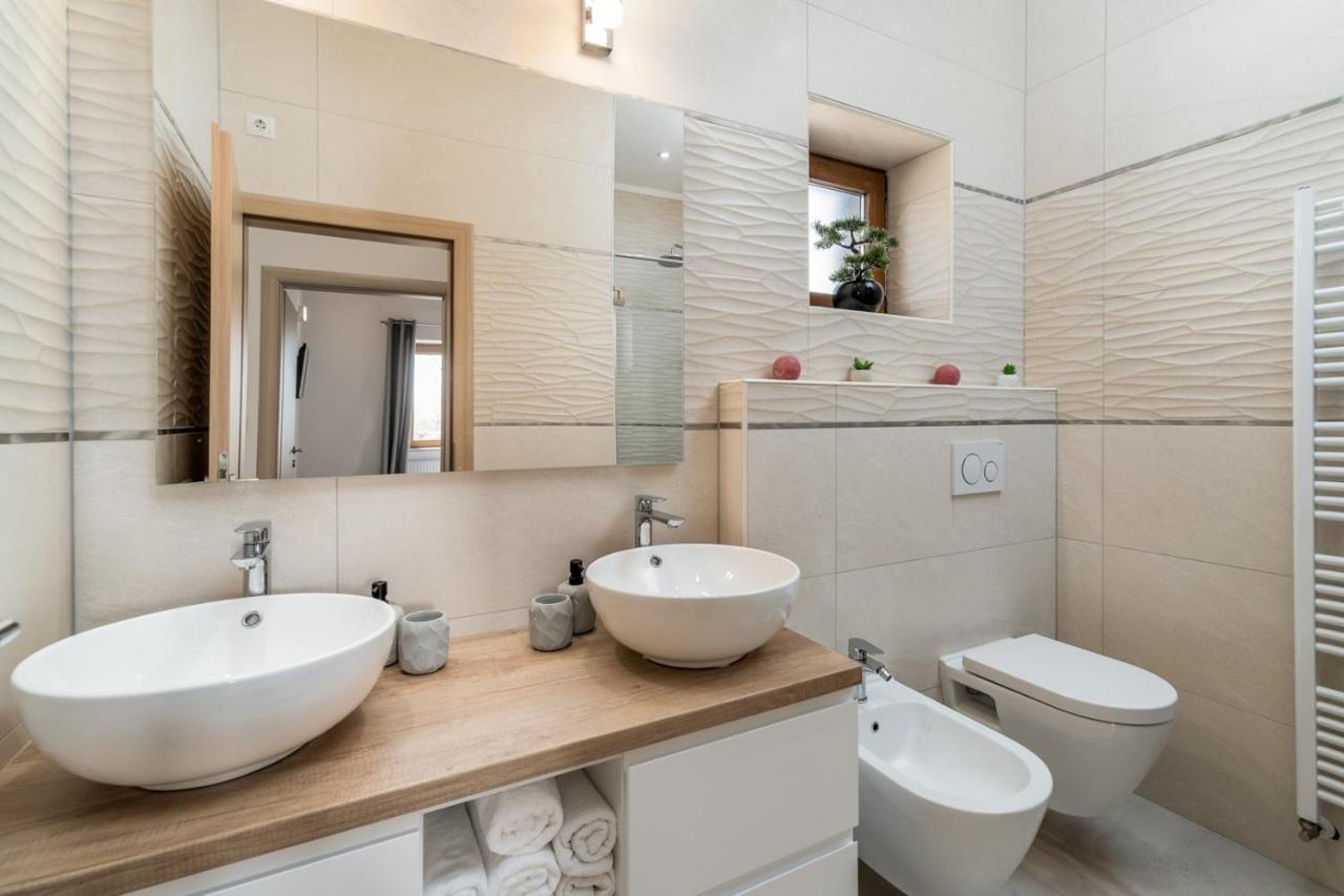 New! Promina Luxury Villa With 72Sqm Heated Pool, Jacuzzi, Infrared Sauna, Tennis Court, Media Room Bogatic Bagian luar foto