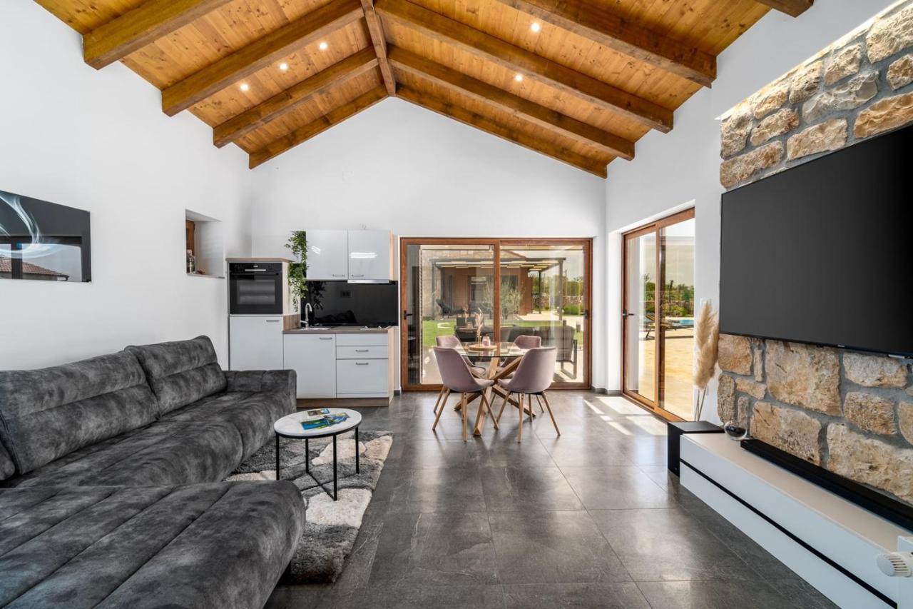 New! Promina Luxury Villa With 72Sqm Heated Pool, Jacuzzi, Infrared Sauna, Tennis Court, Media Room Bogatic Bagian luar foto