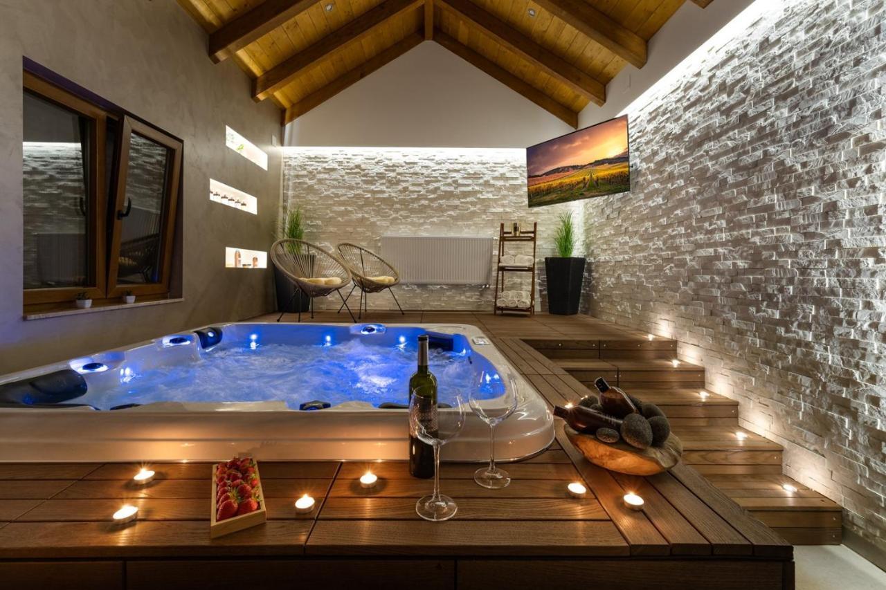 New! Promina Luxury Villa With 72Sqm Heated Pool, Jacuzzi, Infrared Sauna, Tennis Court, Media Room Bogatic Bagian luar foto