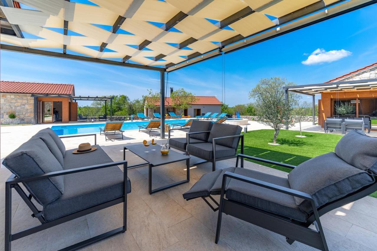 New! Promina Luxury Villa With 72Sqm Heated Pool, Jacuzzi, Infrared Sauna, Tennis Court, Media Room Bogatic Bagian luar foto