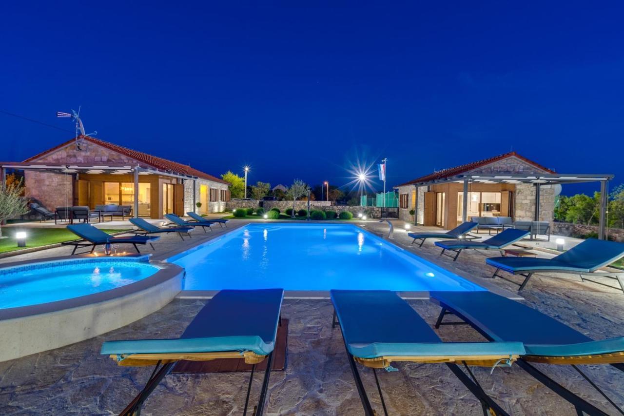 New! Promina Luxury Villa With 72Sqm Heated Pool, Jacuzzi, Infrared Sauna, Tennis Court, Media Room Bogatic Bagian luar foto