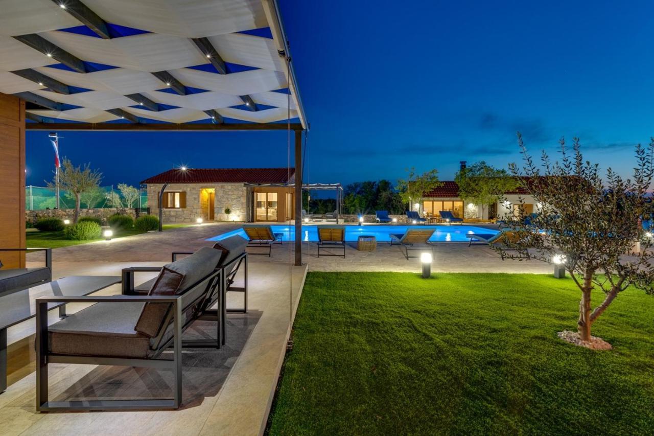 New! Promina Luxury Villa With 72Sqm Heated Pool, Jacuzzi, Infrared Sauna, Tennis Court, Media Room Bogatic Bagian luar foto