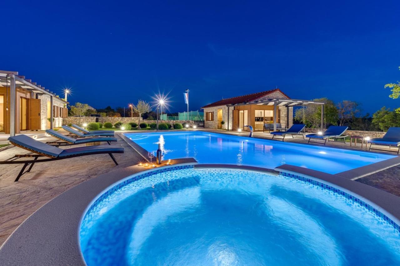 New! Promina Luxury Villa With 72Sqm Heated Pool, Jacuzzi, Infrared Sauna, Tennis Court, Media Room Bogatic Bagian luar foto