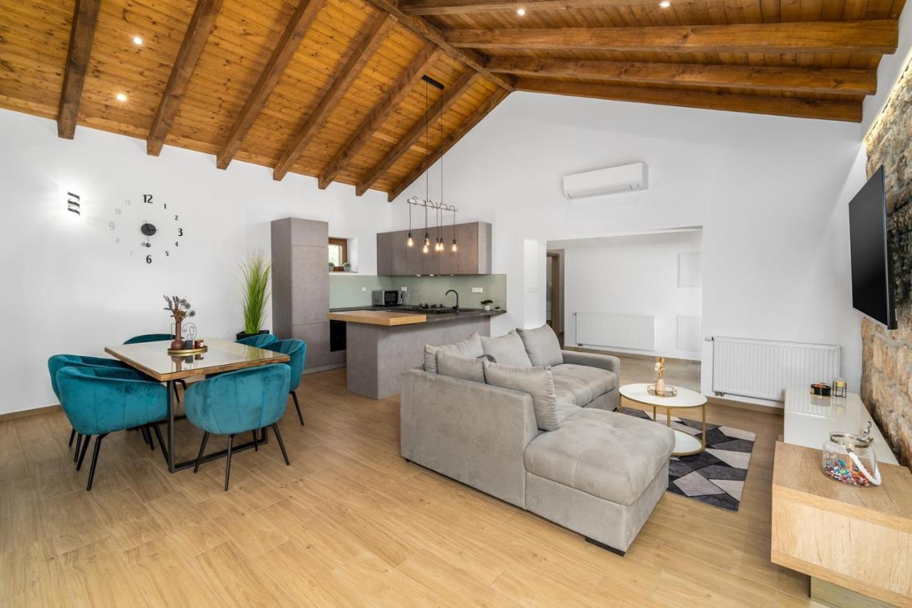New! Promina Luxury Villa With 72Sqm Heated Pool, Jacuzzi, Infrared Sauna, Tennis Court, Media Room Bogatic Bagian luar foto