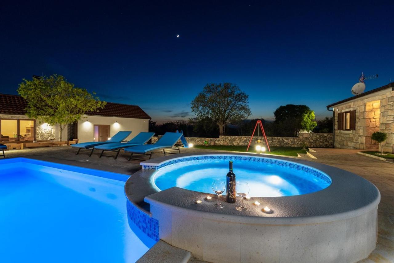 New! Promina Luxury Villa With 72Sqm Heated Pool, Jacuzzi, Infrared Sauna, Tennis Court, Media Room Bogatic Bagian luar foto
