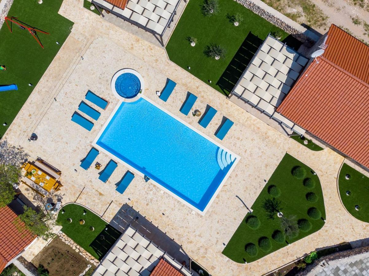 New! Promina Luxury Villa With 72Sqm Heated Pool, Jacuzzi, Infrared Sauna, Tennis Court, Media Room Bogatic Bagian luar foto