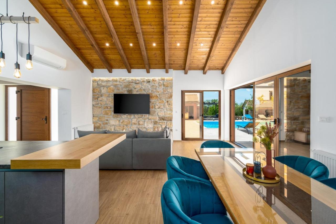 New! Promina Luxury Villa With 72Sqm Heated Pool, Jacuzzi, Infrared Sauna, Tennis Court, Media Room Bogatic Bagian luar foto