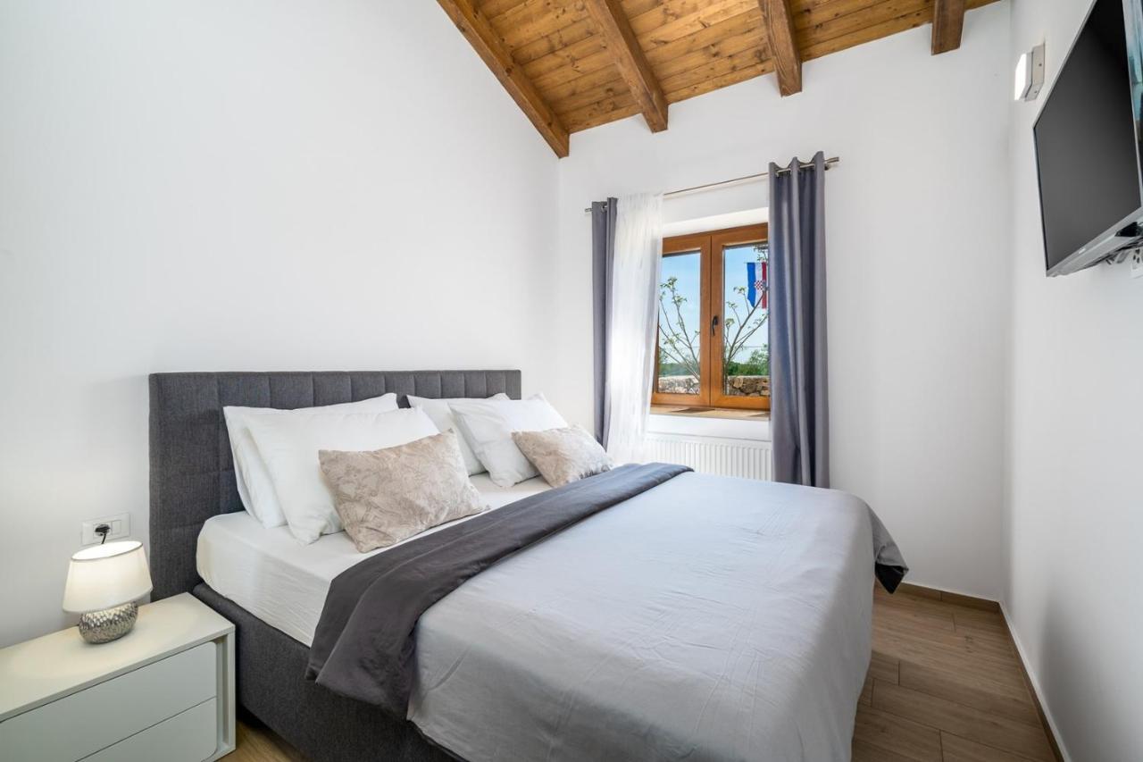 New! Promina Luxury Villa With 72Sqm Heated Pool, Jacuzzi, Infrared Sauna, Tennis Court, Media Room Bogatic Bagian luar foto