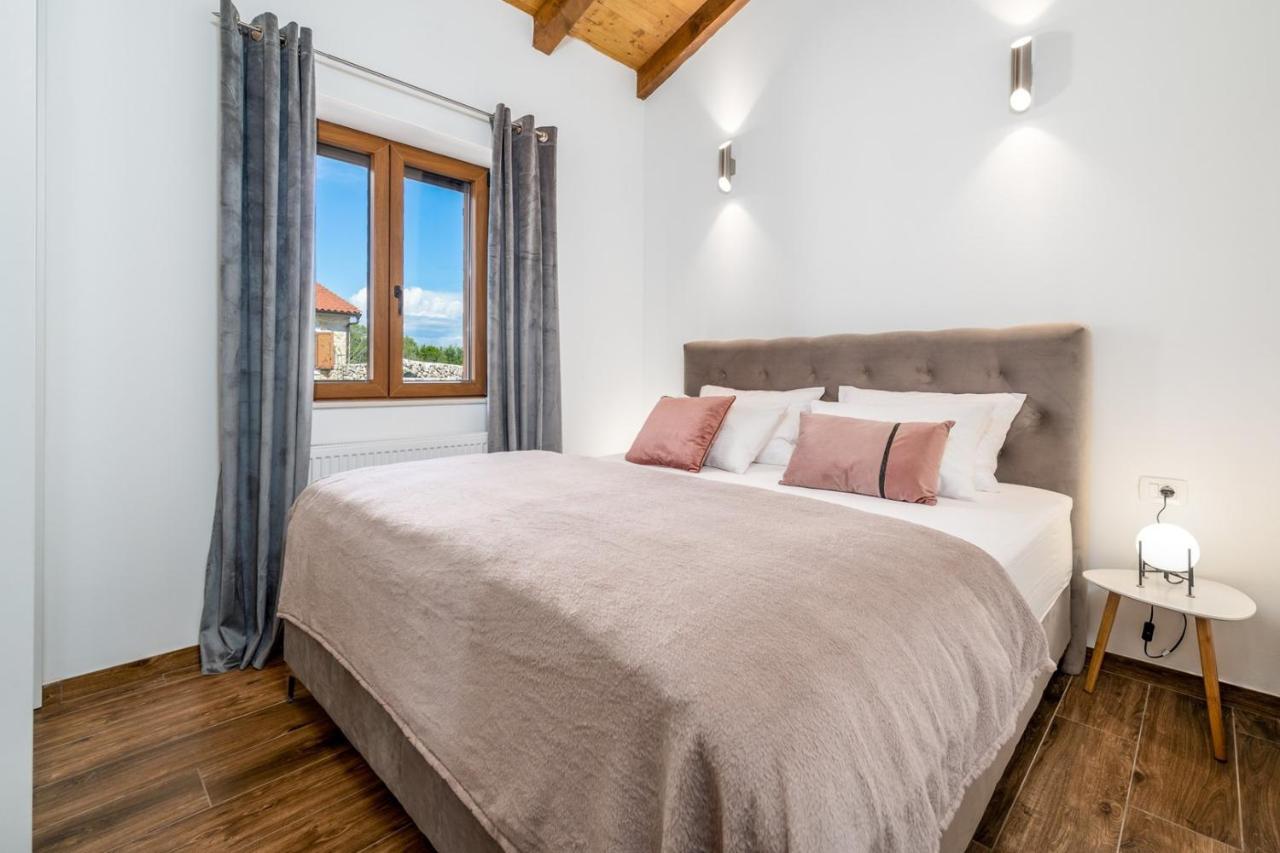 New! Promina Luxury Villa With 72Sqm Heated Pool, Jacuzzi, Infrared Sauna, Tennis Court, Media Room Bogatic Bagian luar foto