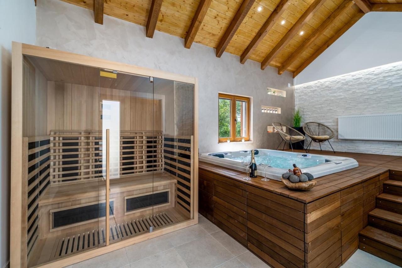 New! Promina Luxury Villa With 72Sqm Heated Pool, Jacuzzi, Infrared Sauna, Tennis Court, Media Room Bogatic Bagian luar foto