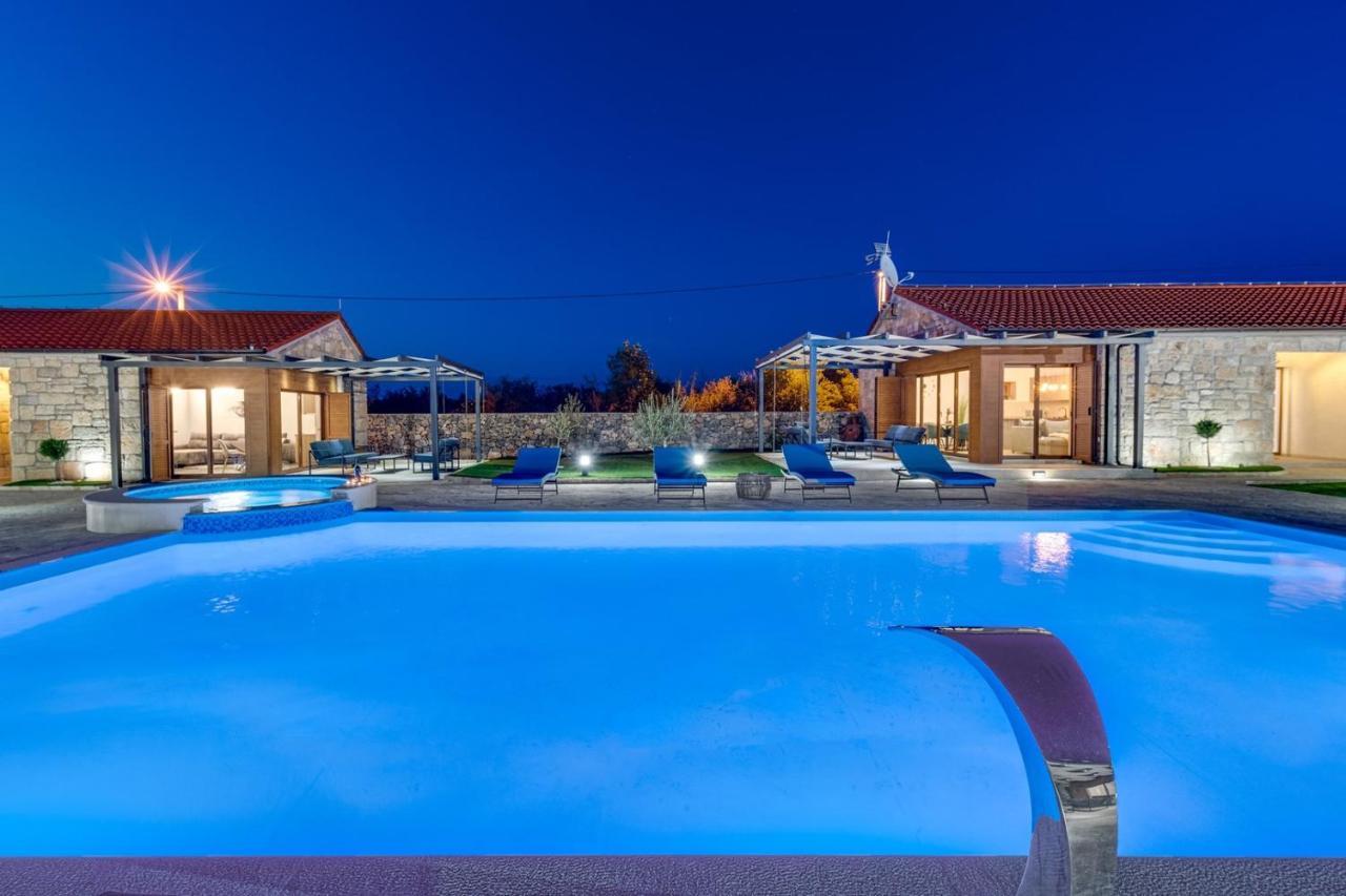 New! Promina Luxury Villa With 72Sqm Heated Pool, Jacuzzi, Infrared Sauna, Tennis Court, Media Room Bogatic Bagian luar foto