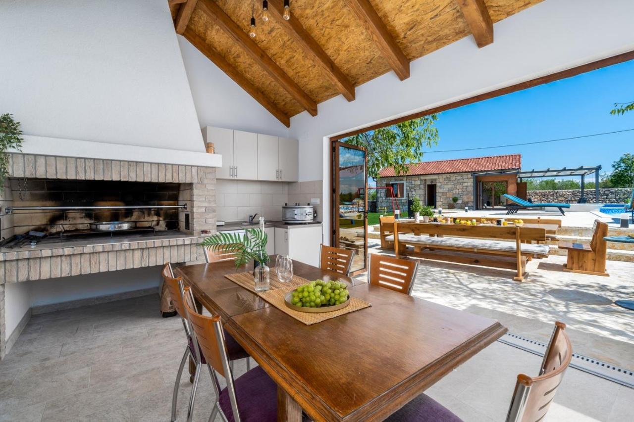 New! Promina Luxury Villa With 72Sqm Heated Pool, Jacuzzi, Infrared Sauna, Tennis Court, Media Room Bogatic Bagian luar foto